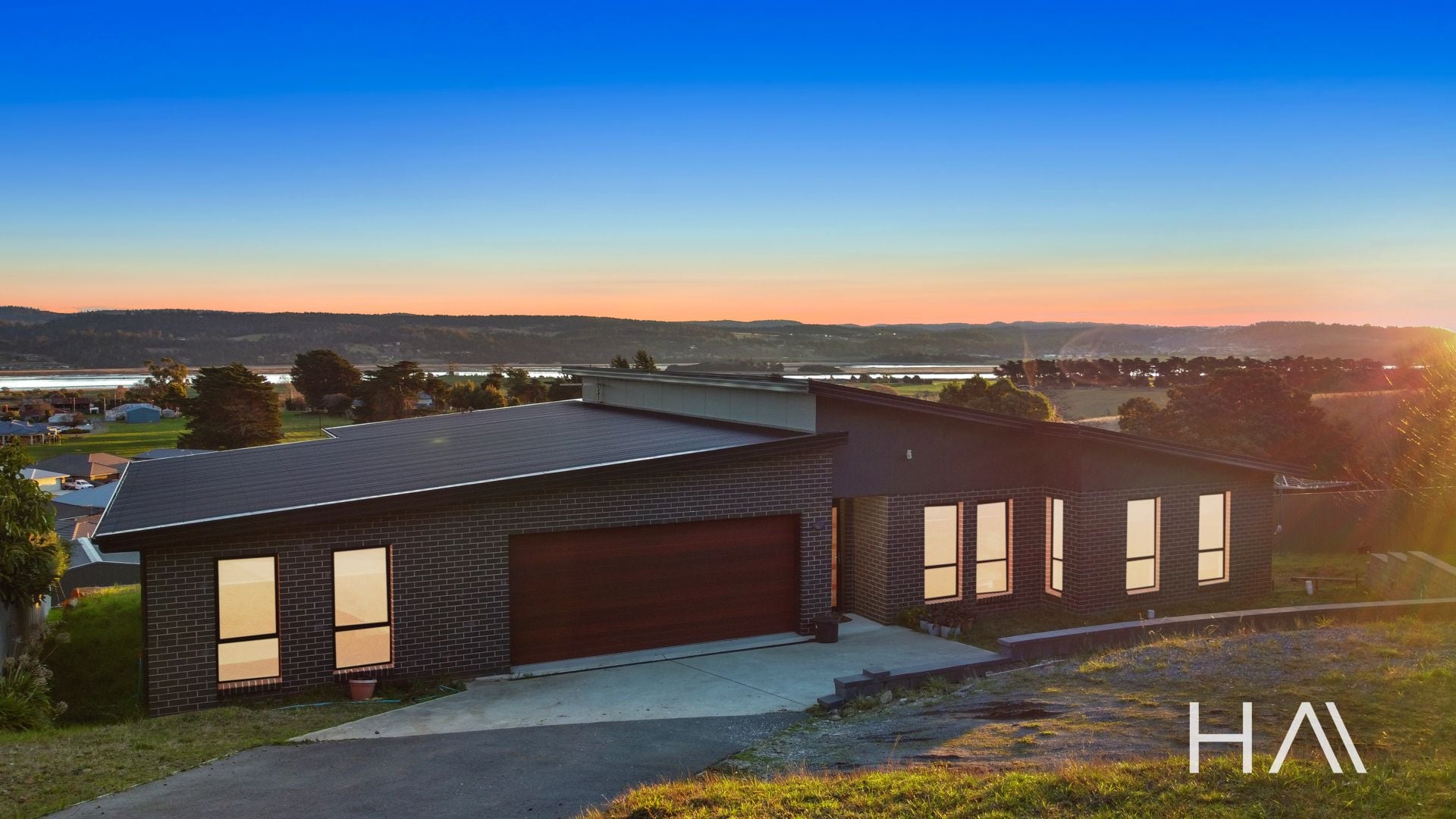 49 Roberts Crescent Newnham, Newnham - Thumbnail 2