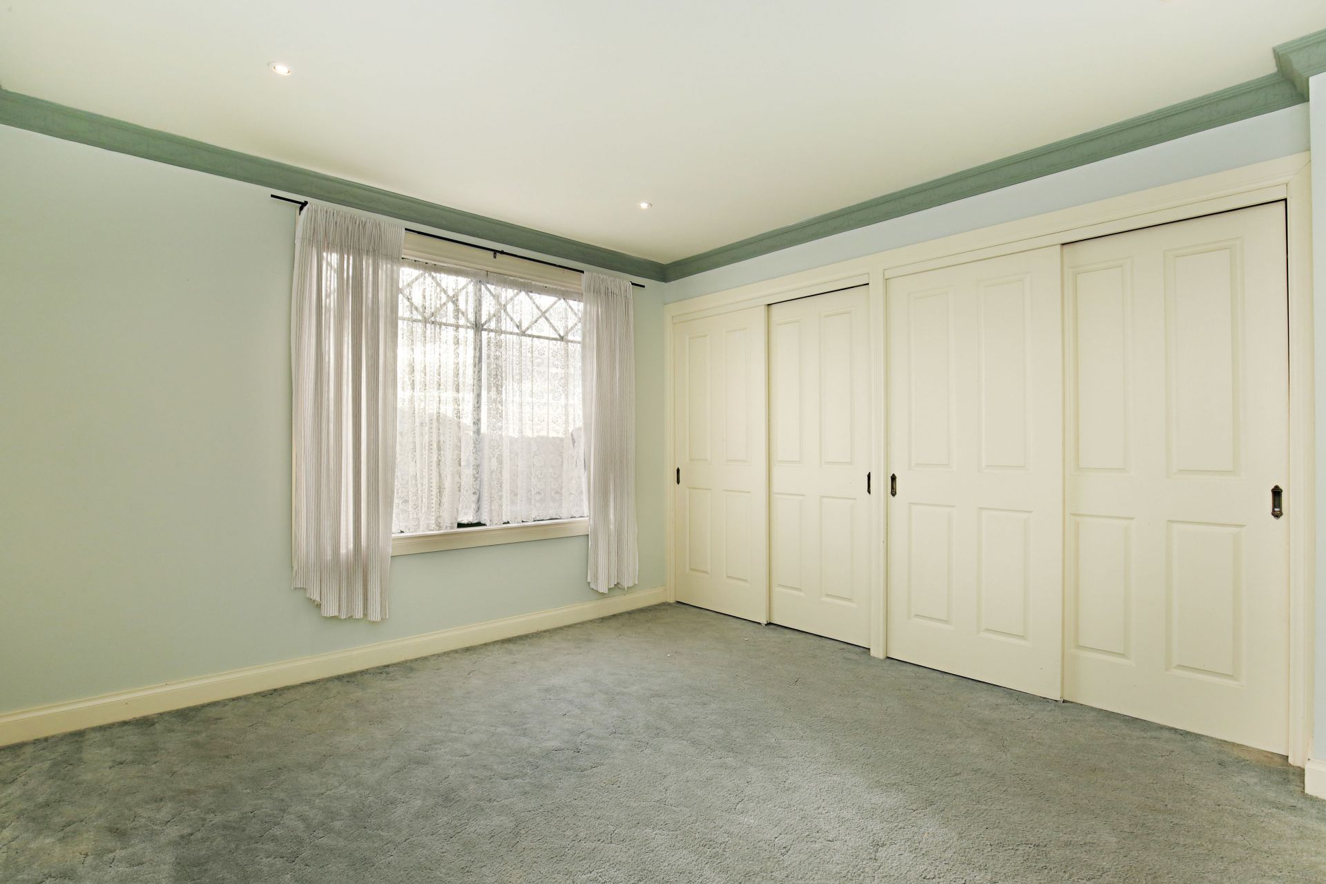 SPACIOUS FAMILY HOME!