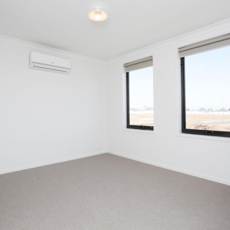 305 Dunnings Road, Point Cook