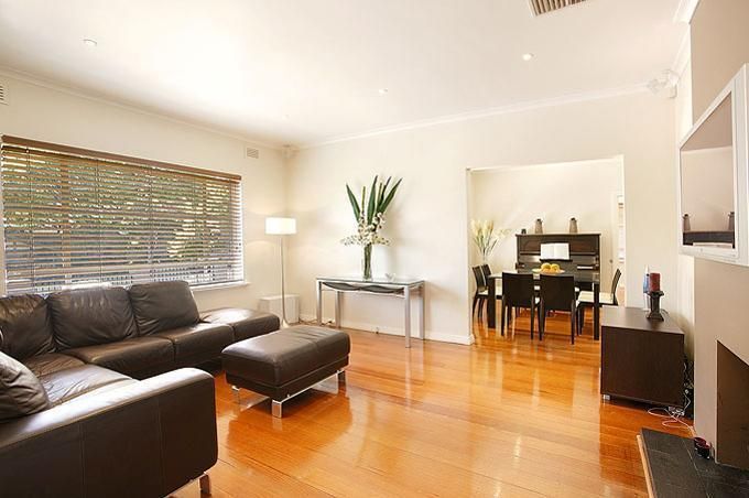 **Modern Family Residence**