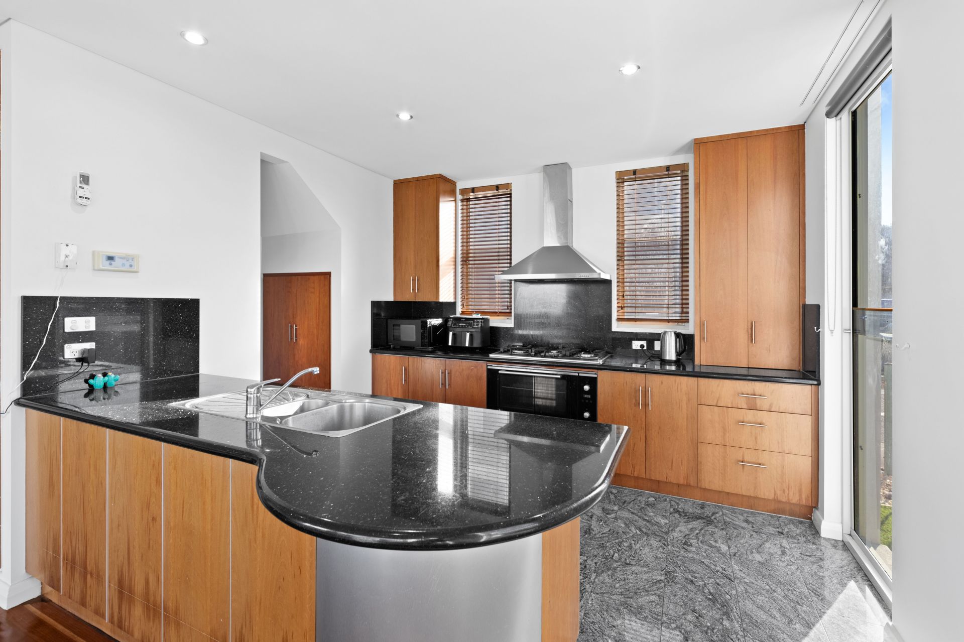 32 Mill Lane, Williamstown - Thumbnail 5
