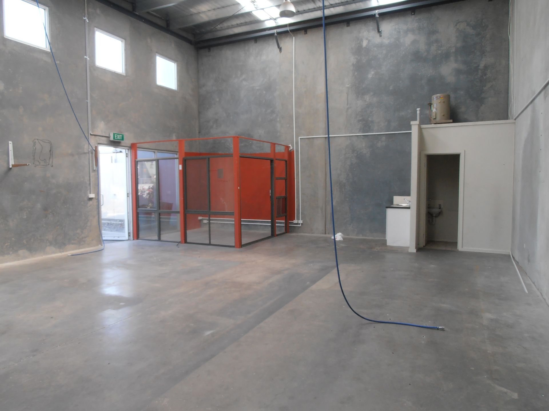 FACTORY/WAREHOUSE WITH STREET FRONTAGE IN MAJOR GROWTH CORRIDOR!