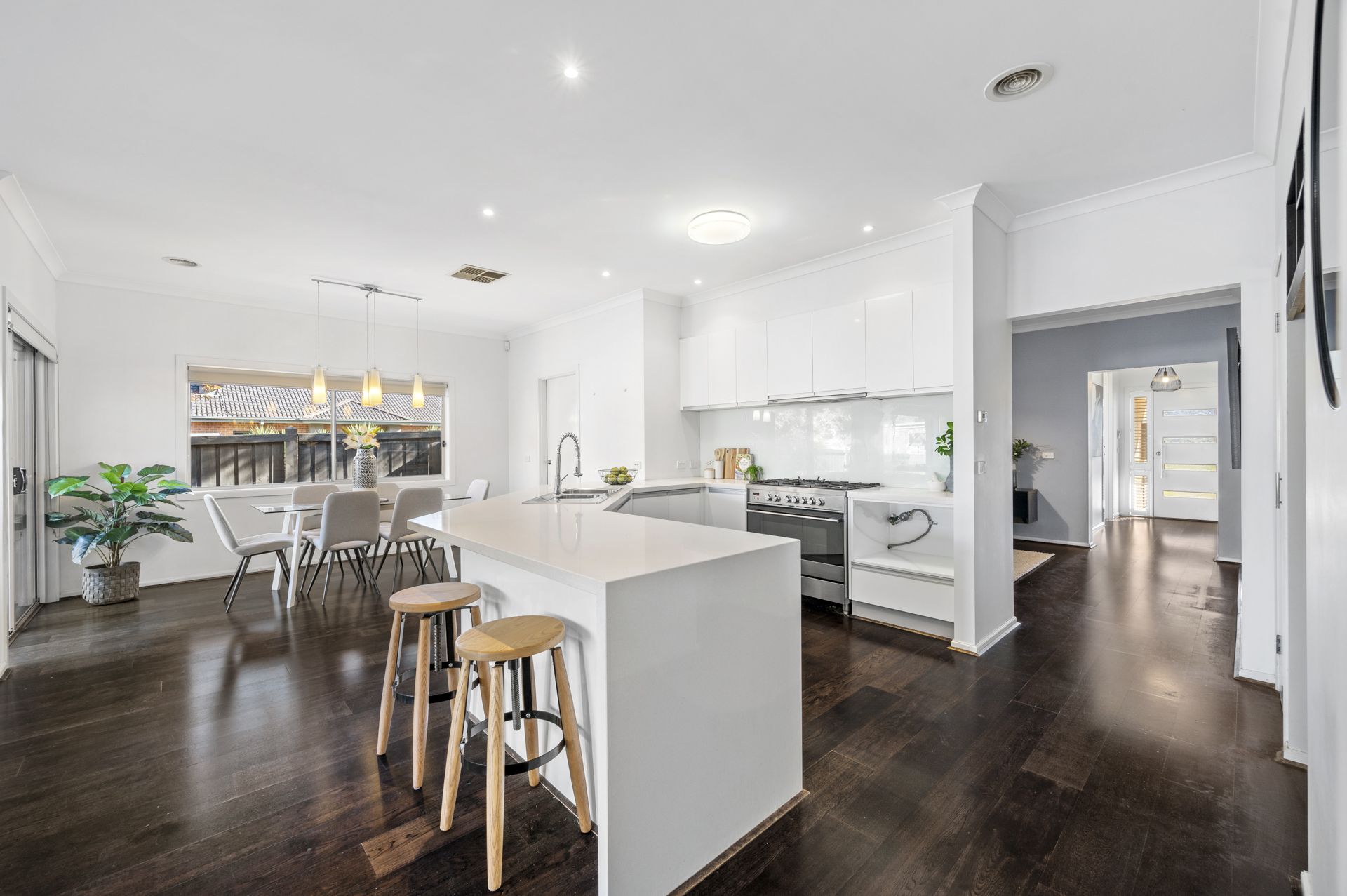 Luxurious Contemporary Family Living