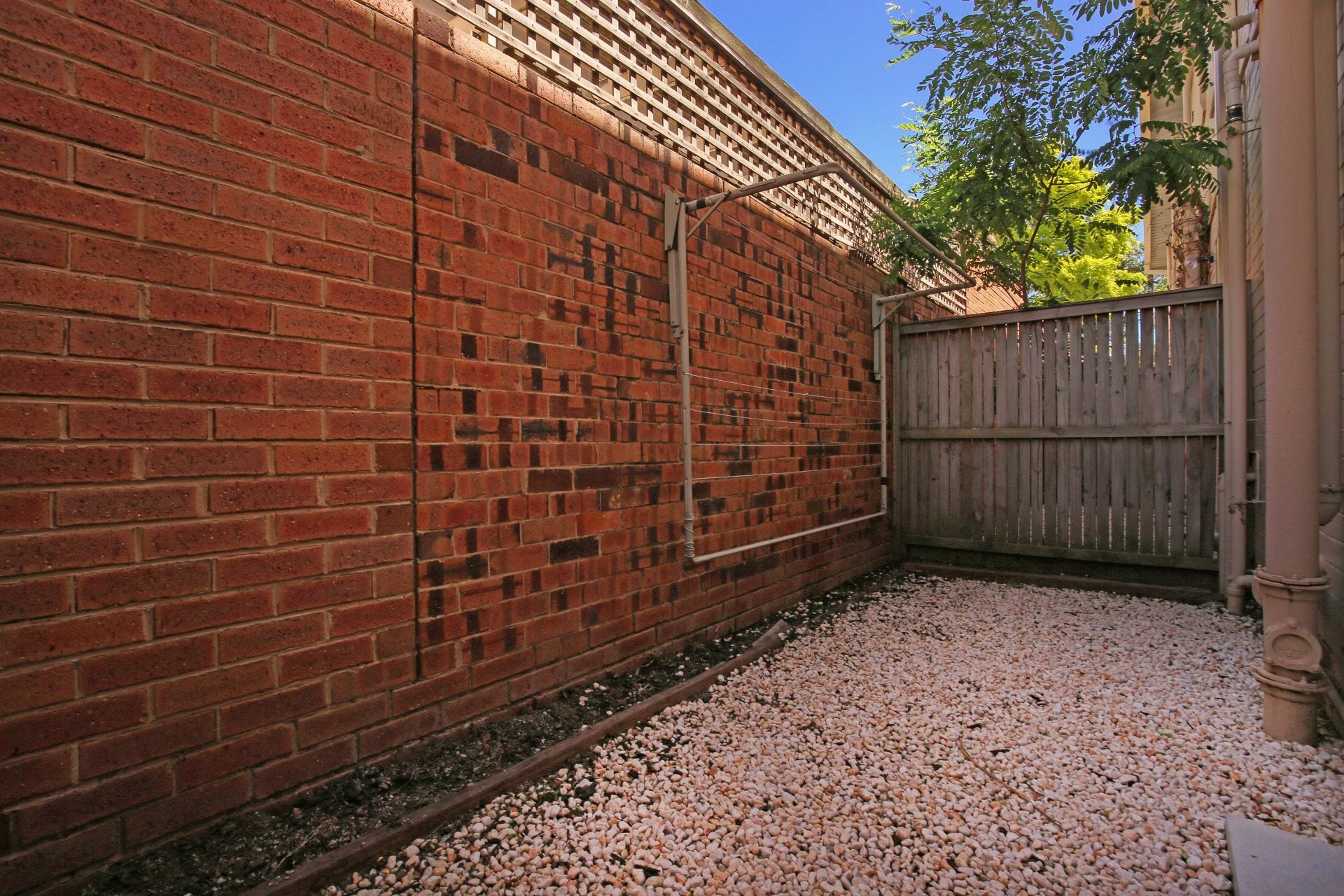 Stylish Thornbury Apartment In Prime Location!