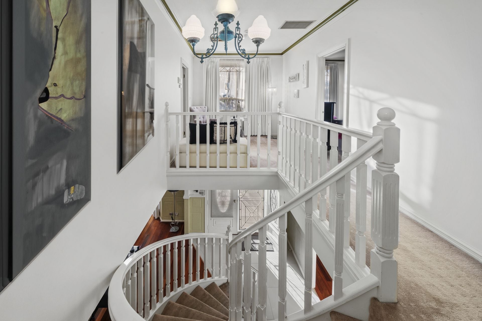LALOR'S FINEST - 5 BEDROOMS