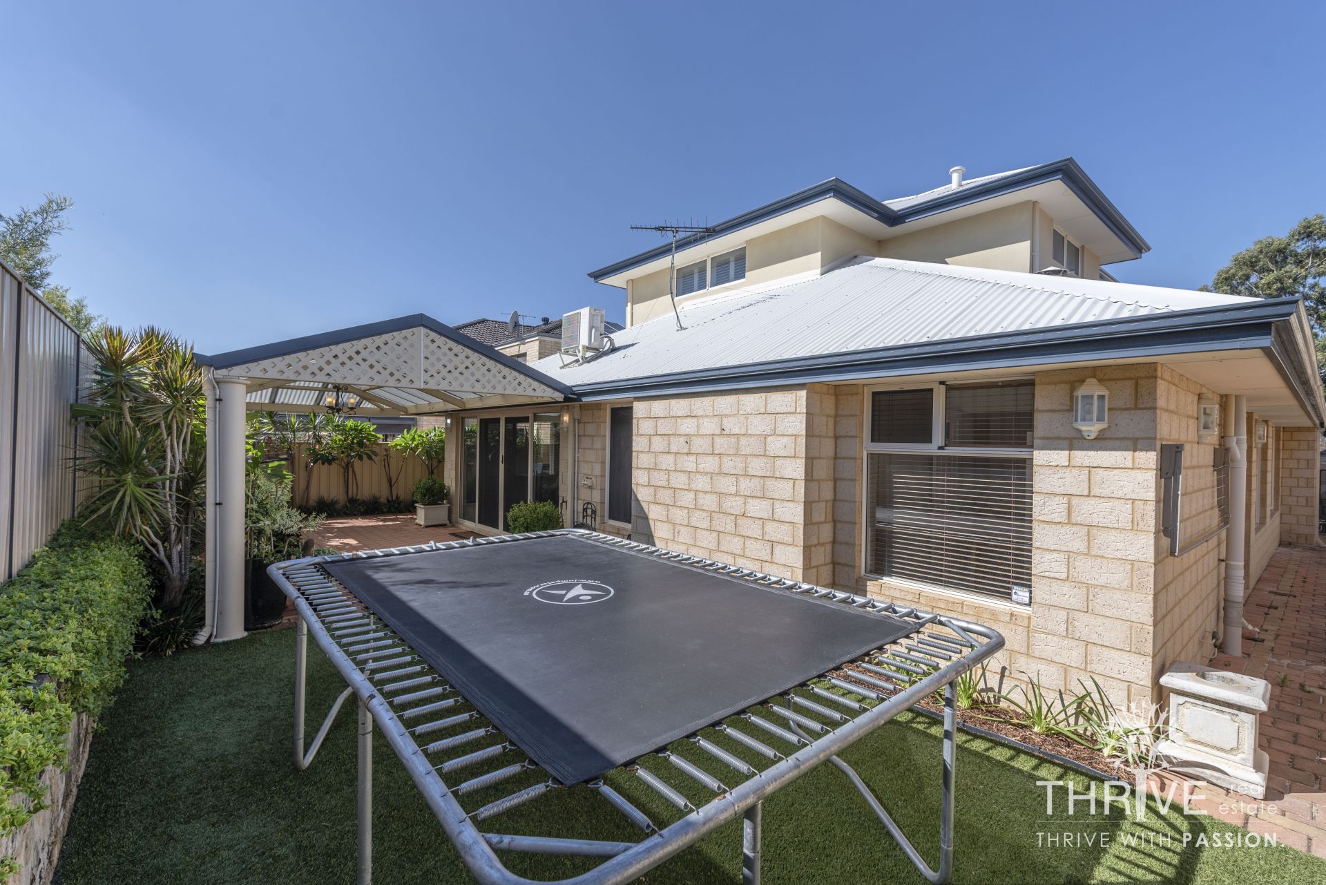 38 Kooralbyn Valley Crescent, Jandakot Thrive Real Estate