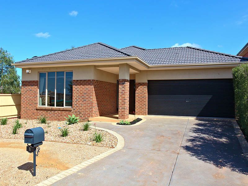 8 Finsbury Close, Caroline Springs - Thumbnail 2