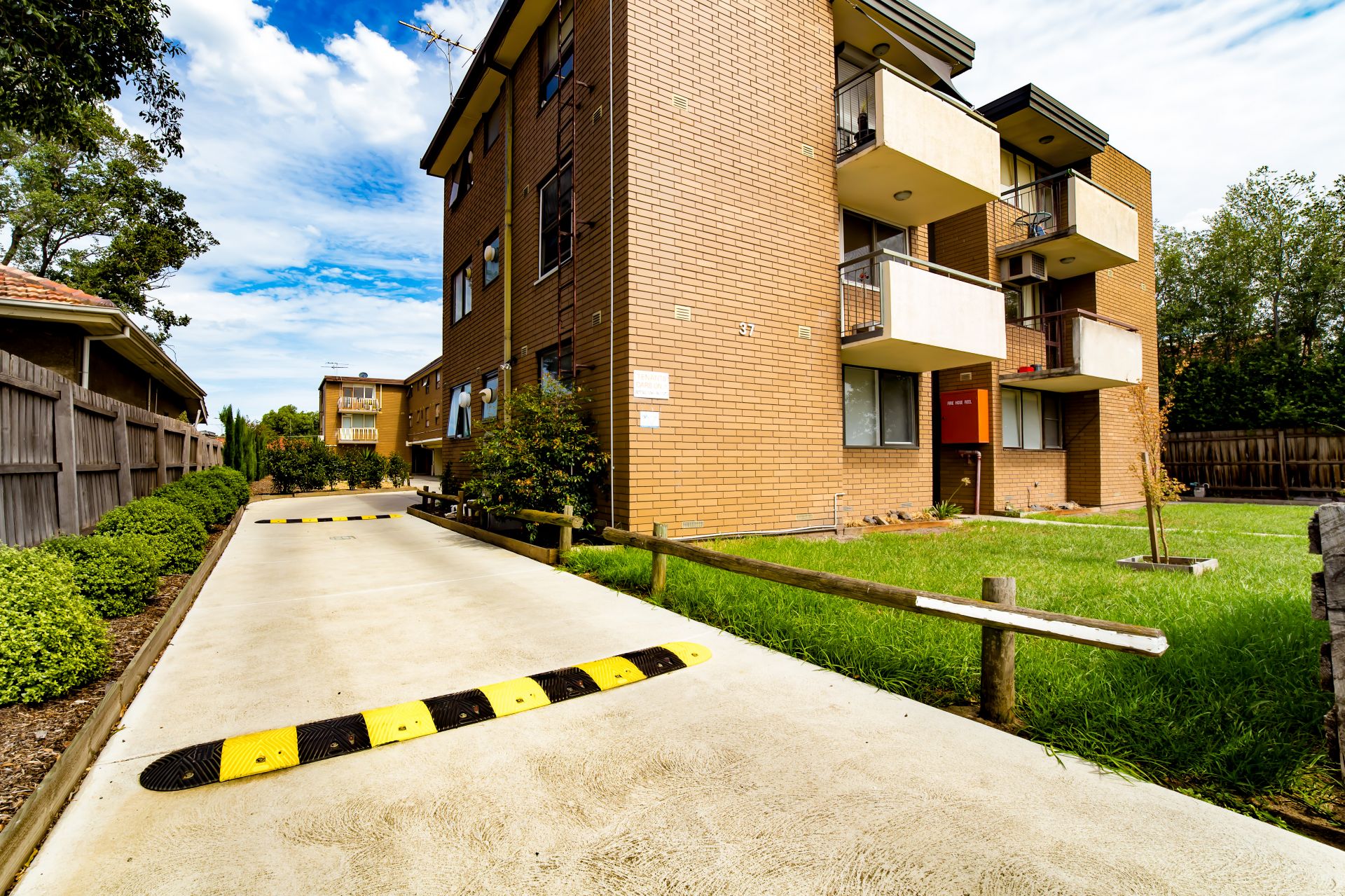 9/37 Somerville Road, Yarraville - Thumbnail 2