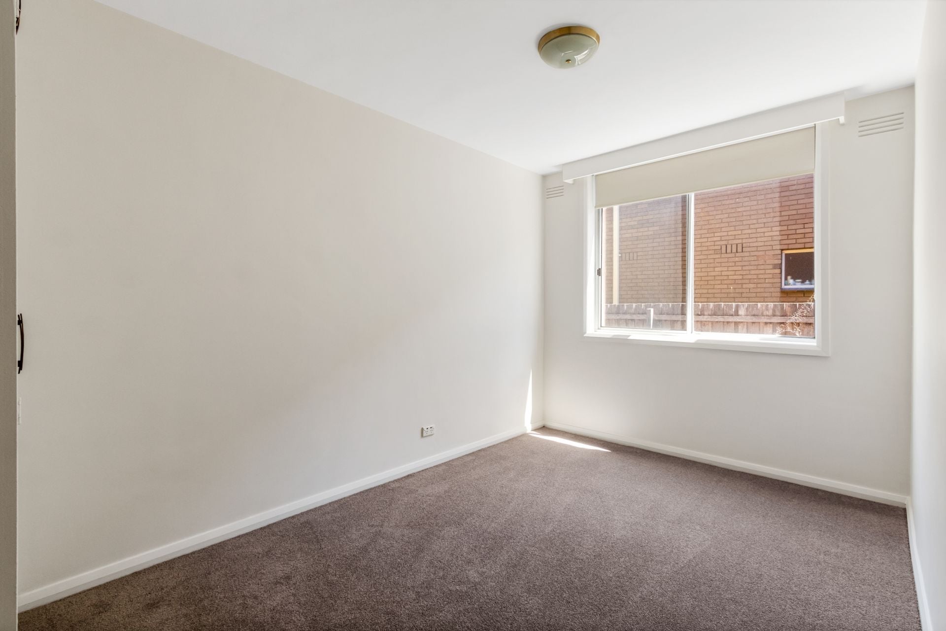 Spacious Two Bedroom Apartment In Idyllic Location!