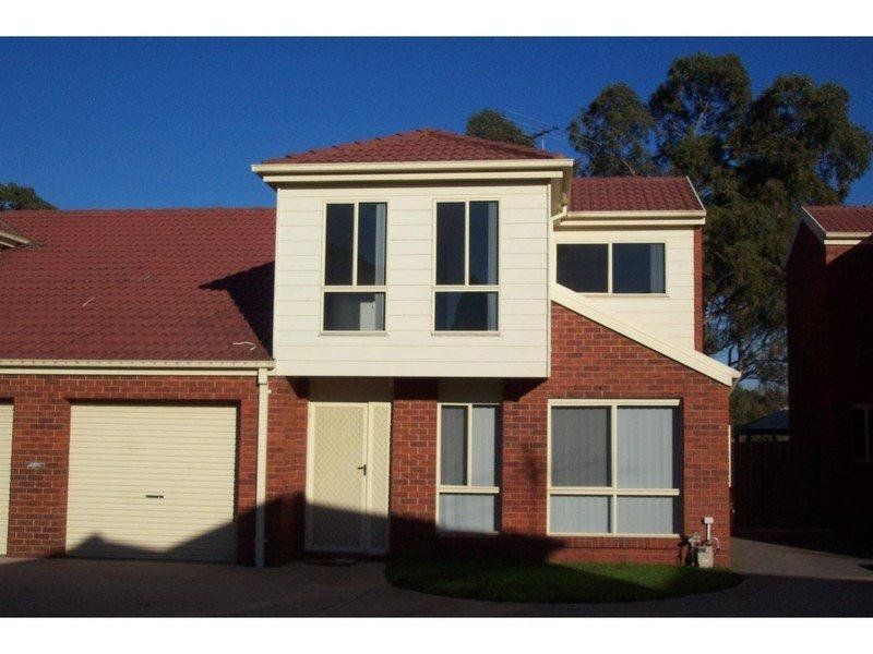 IMMACULATE TOWNHOUSE !!!