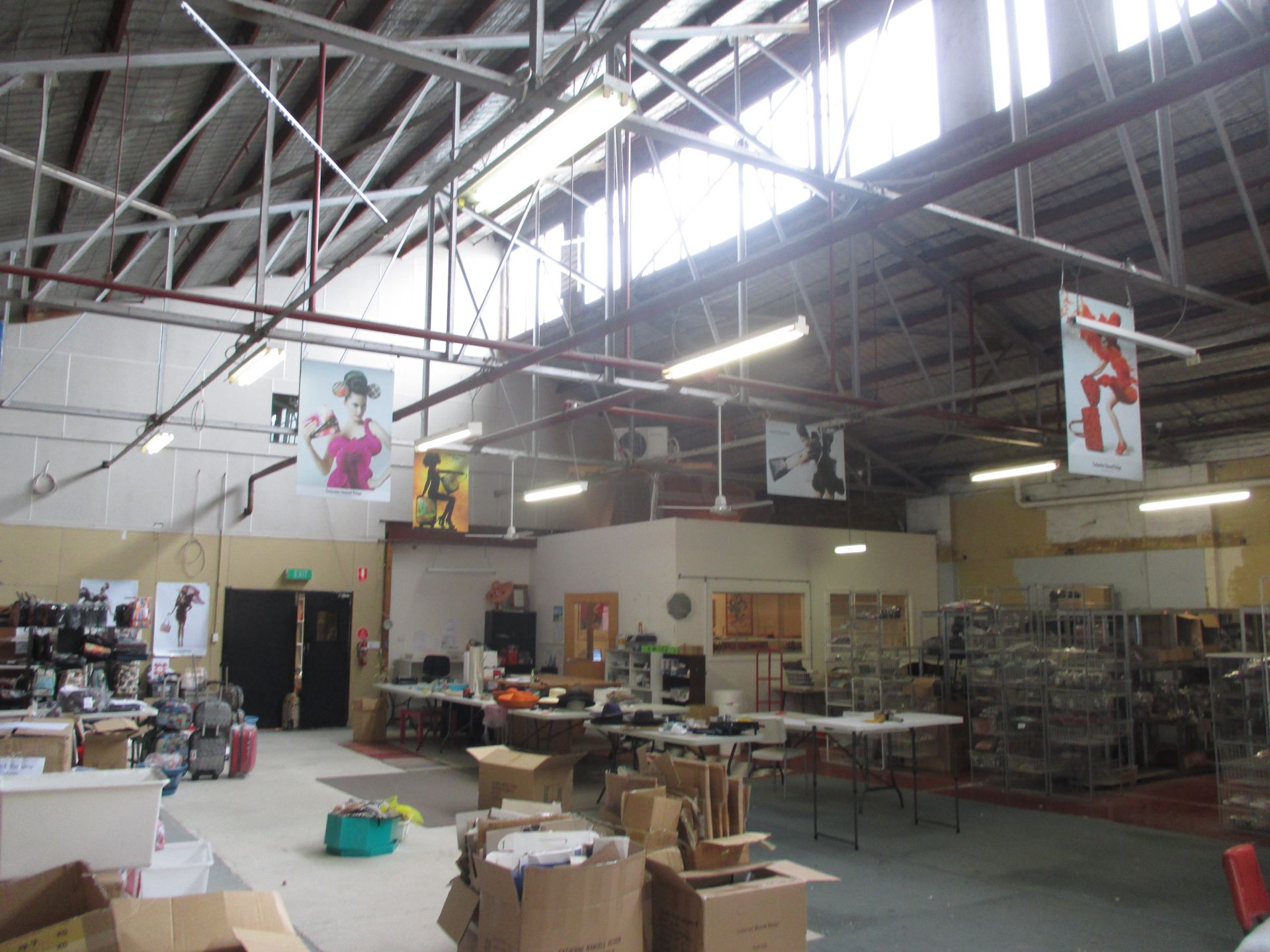 CORNER THE MARKET-OFFICE/SHOWROOM/OFFICE OF 695 SQM