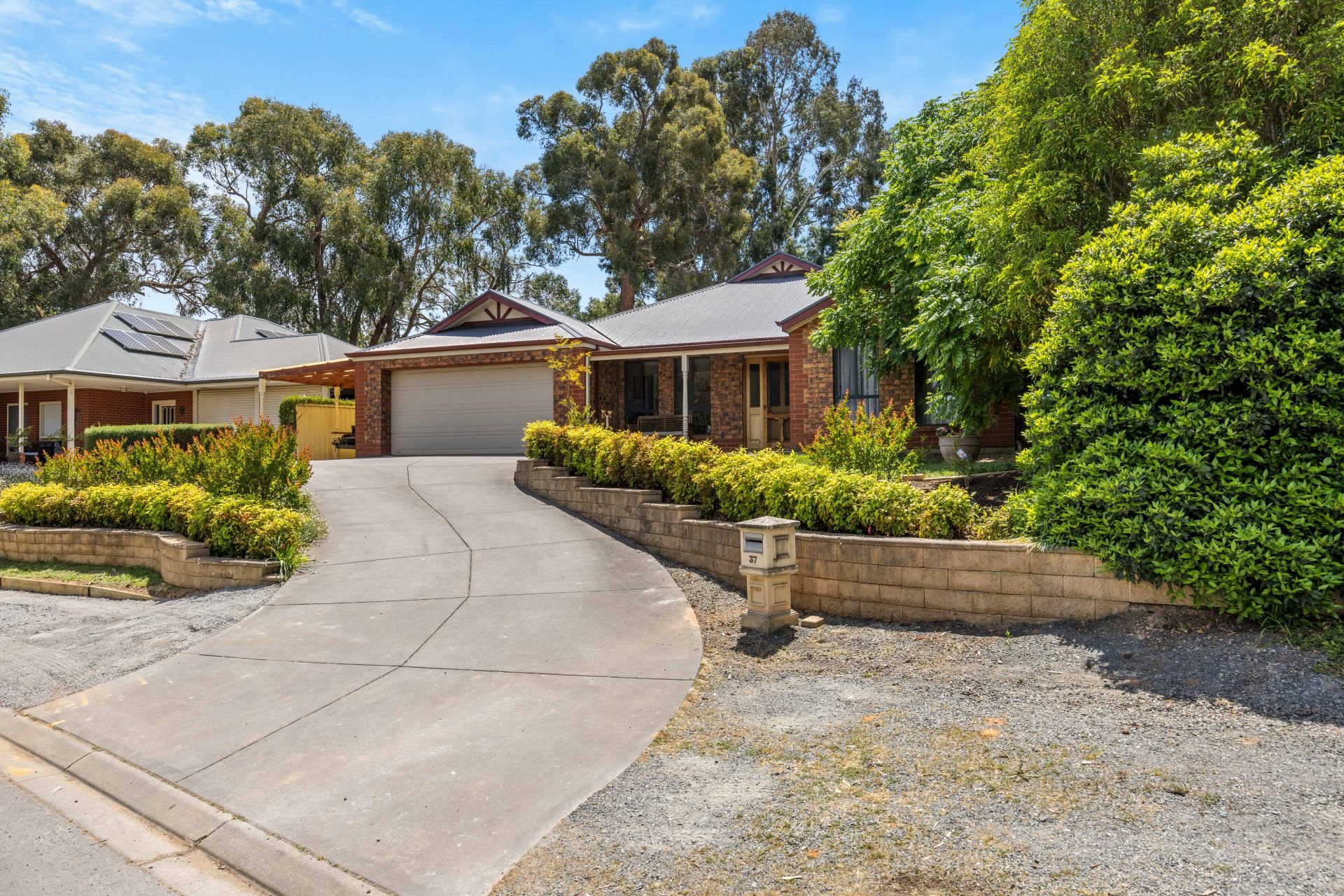 37 St Marks Drive, Woodside Adcock Real Estate