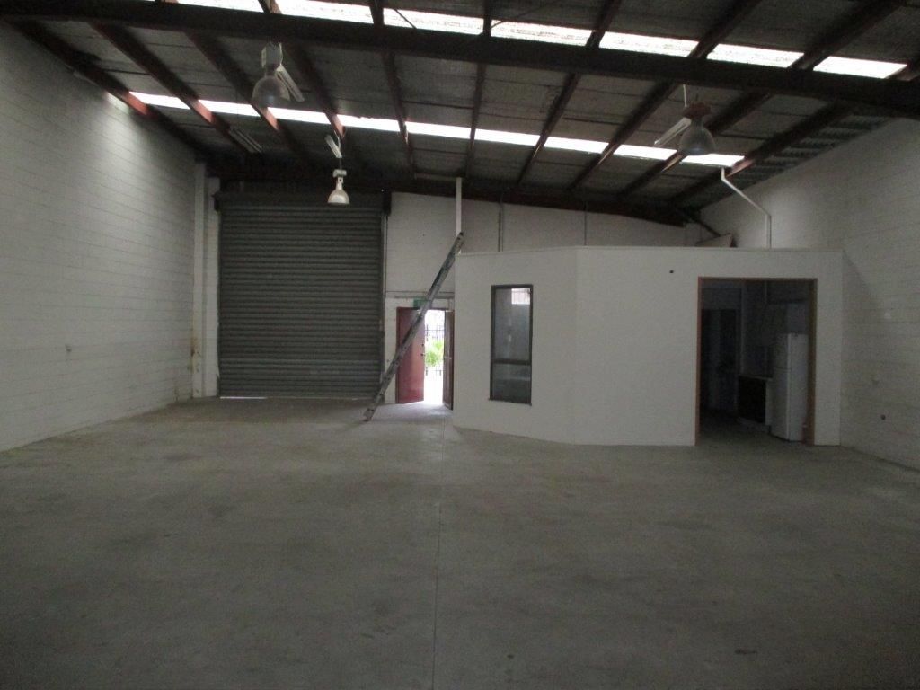 SOUGHT AFTER POCKET OFF MAHONEYS ROAD