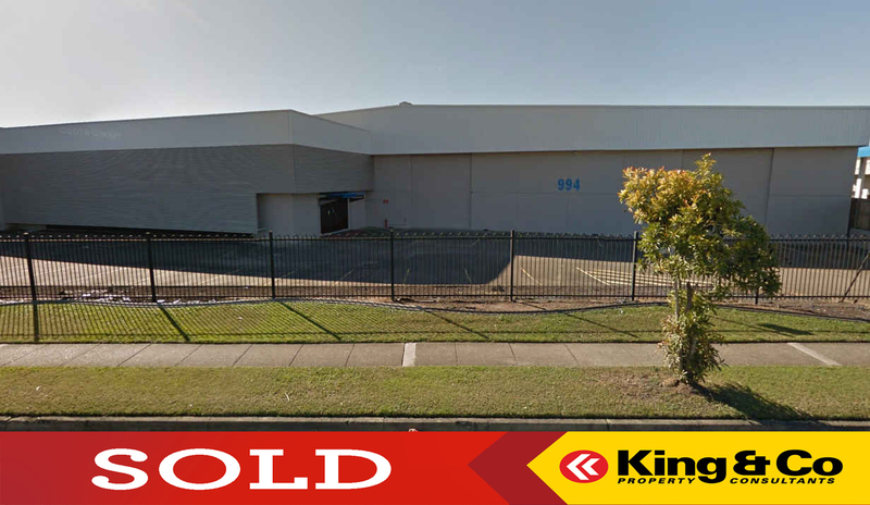 TOP QUALITY FREESTANDER!