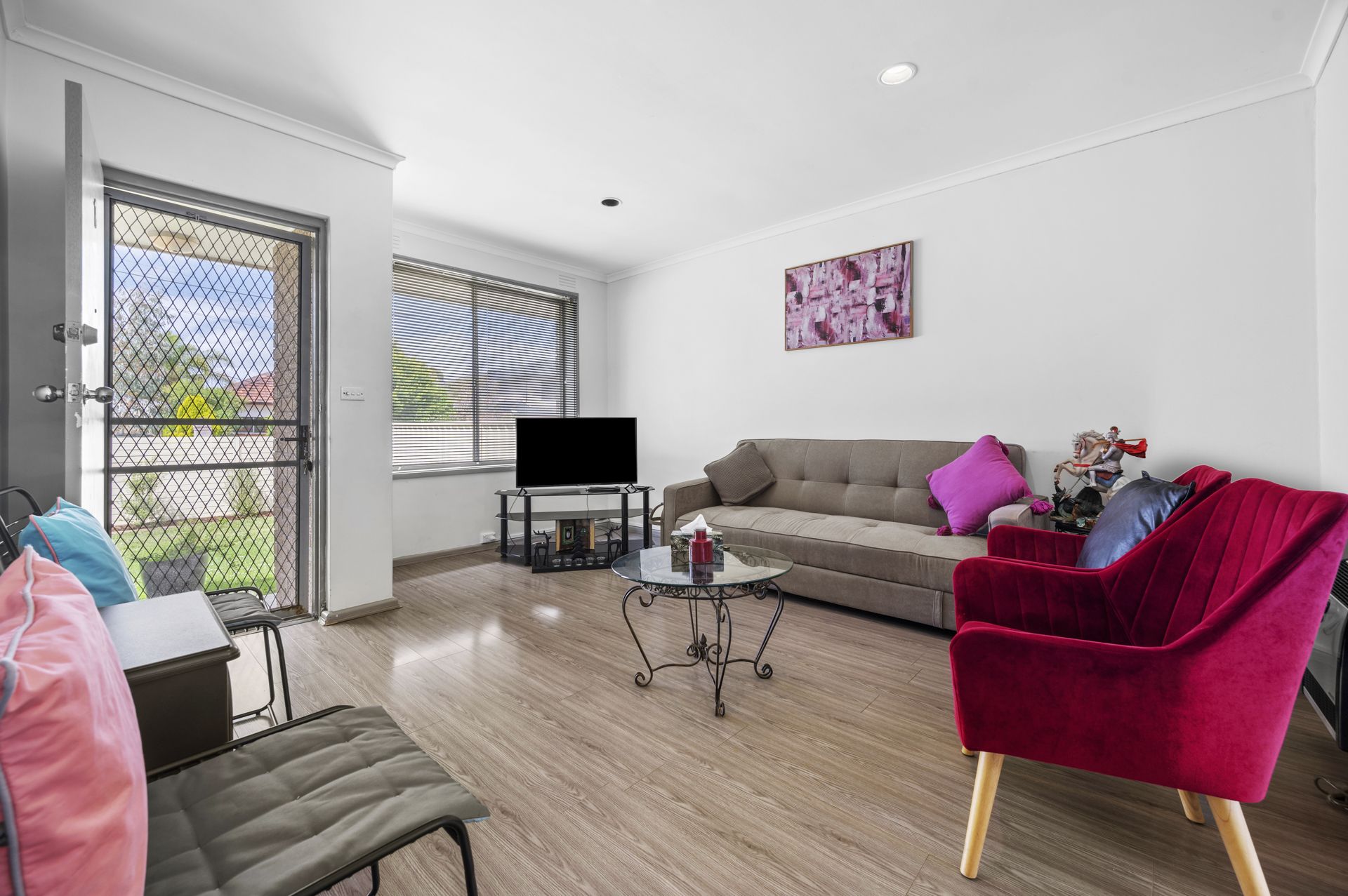AFFORDABLE START - WALK TO GOWRIE TRAIN STATION $