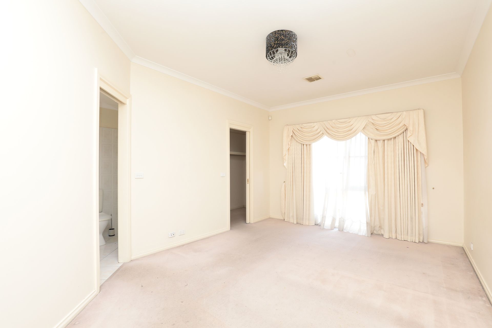 2/17 Loch Avenue, St Kilda East - Thumbnail 8