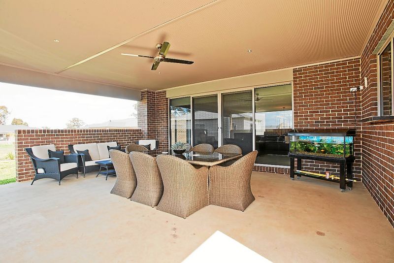 16 Carberry Drive, HOPETOUN PARK Sweeney Estate Agents