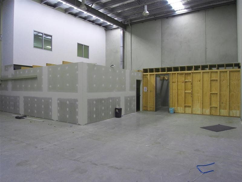 MODERN WAREHOUSE AT A GREAT LOCATION!