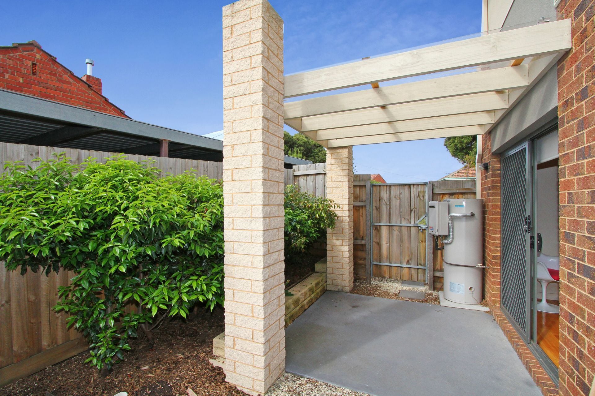 As New Townhouse In Great Location