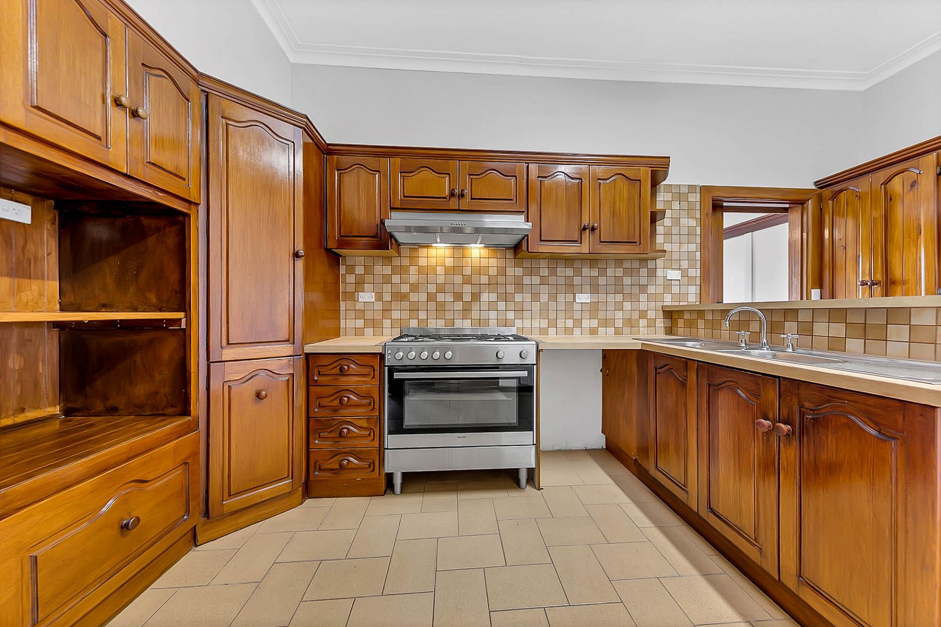 Warm and inviting family home!