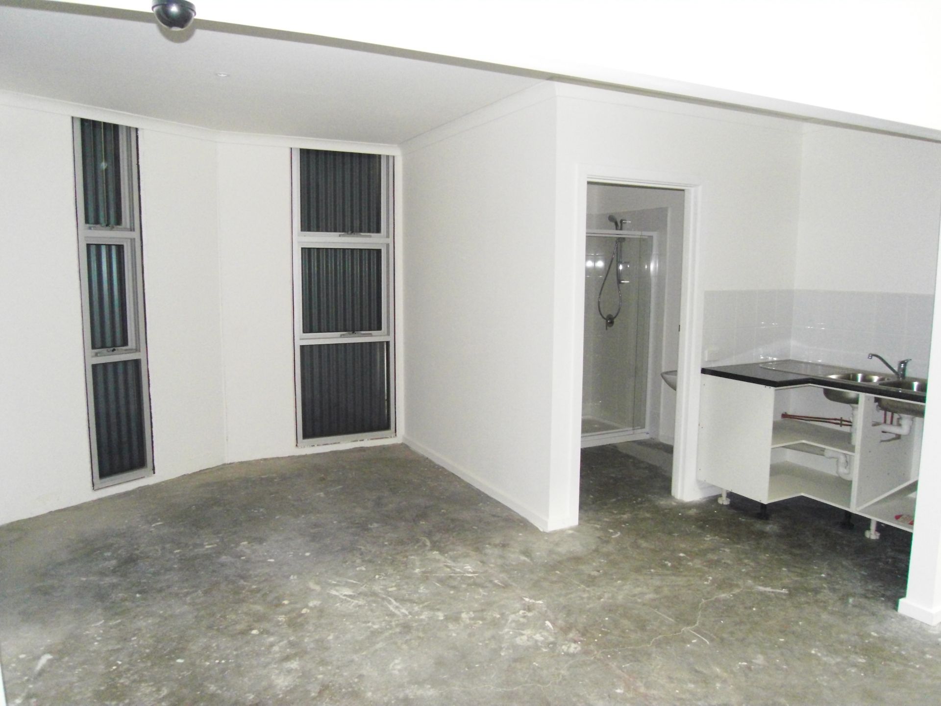 WELL PRESENTED FACTORY/WAREHOUSE WITH QUALITY OFFICE