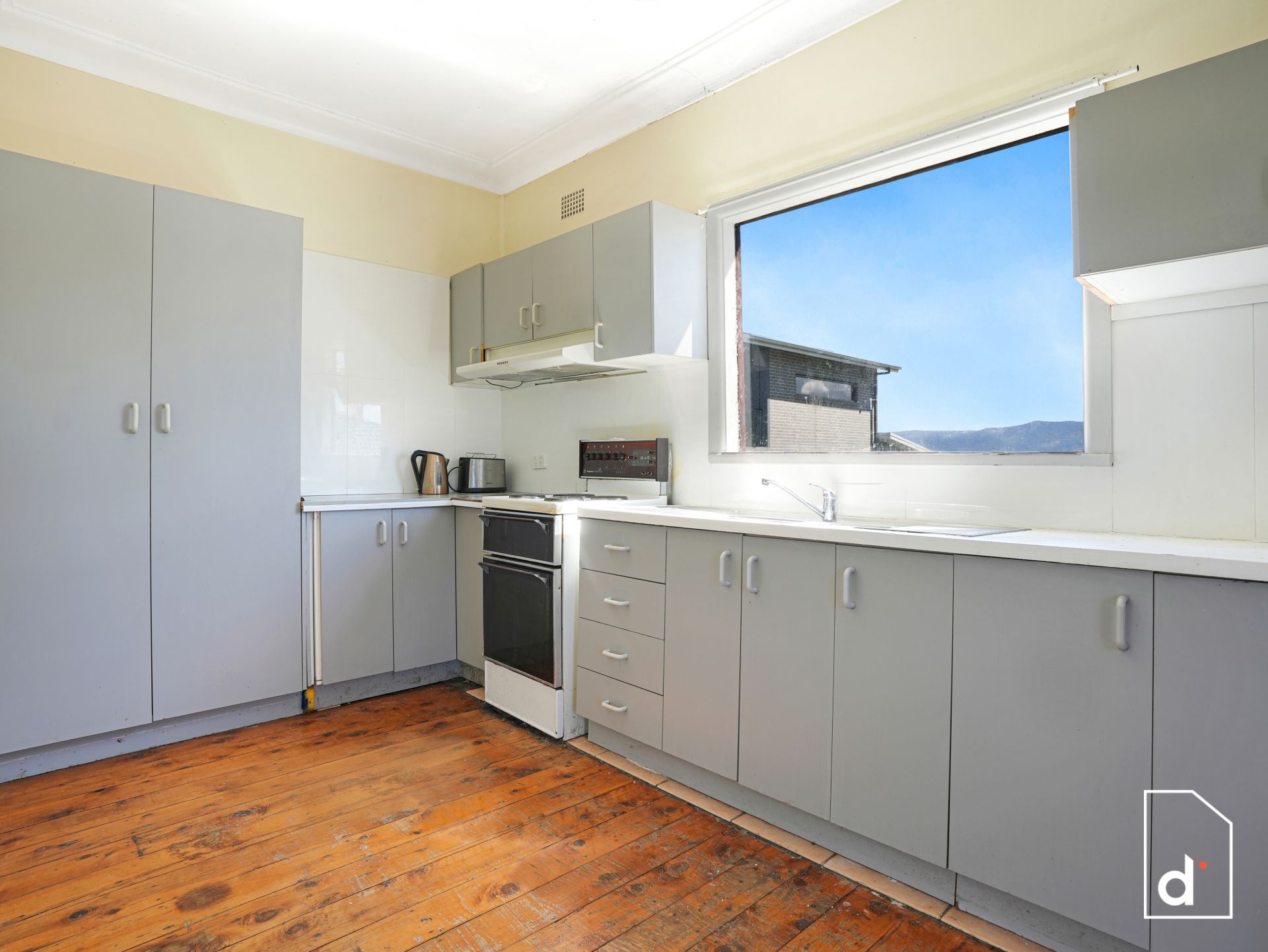 12 Noble Parade, Lake Heights NSW