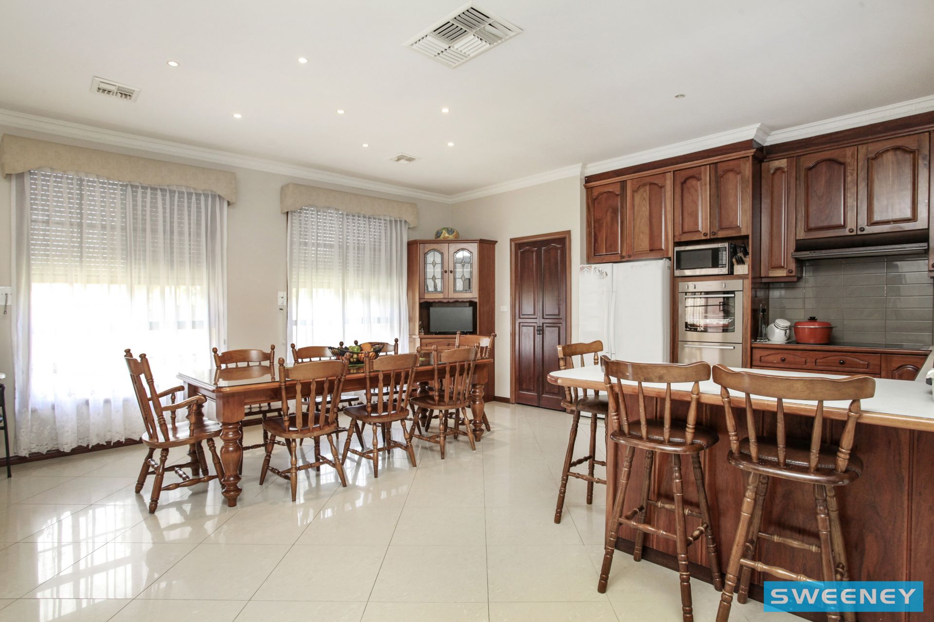 2 Malibu Grove, Taylors Lakes - Thumbnail 6