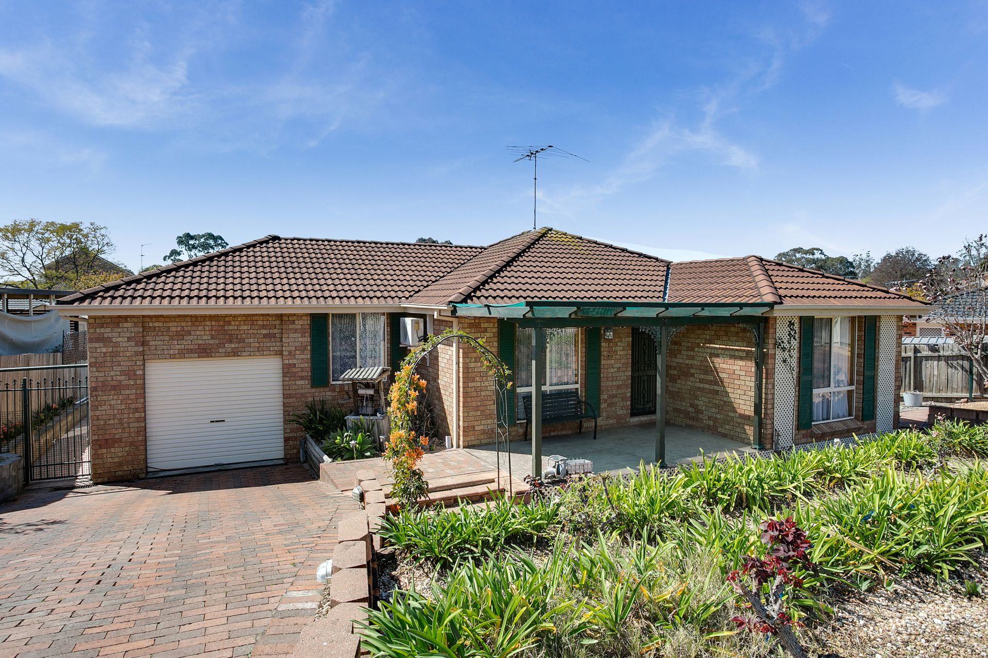 Real Estate For Sale 43 Donalbain Circuit Rosemeadow , NSW