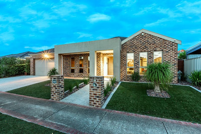 16 Great Barr Crescent, Caroline Springs - Thumbnail 3