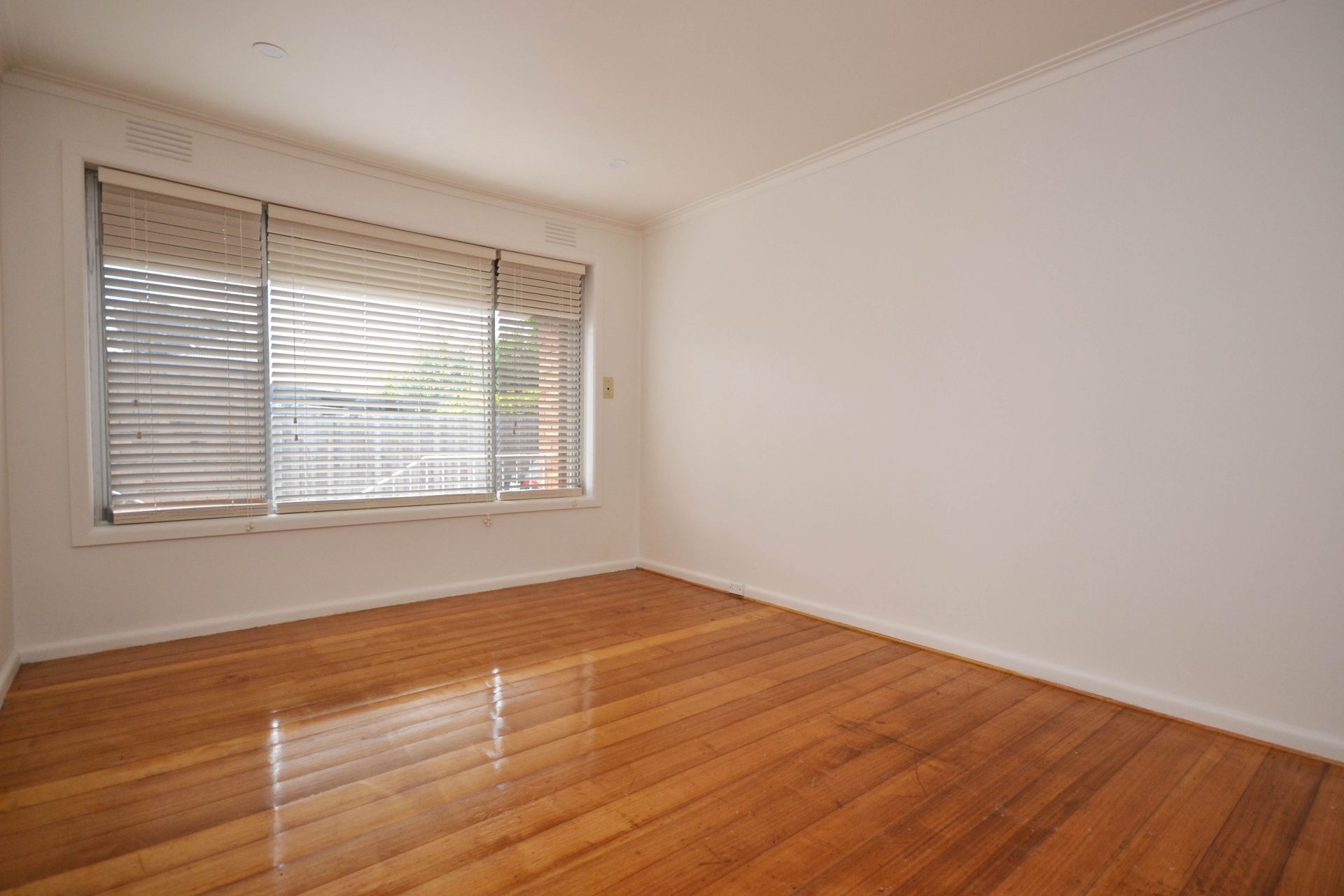 Spacious Reservoir Living