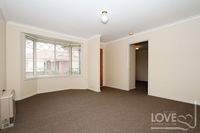 Spacious 2 Bedroom Unit !