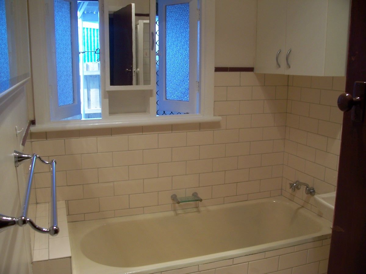 INITIAL 6 MONTH LEASE AND $700 BOND ONLY - A must see!!!