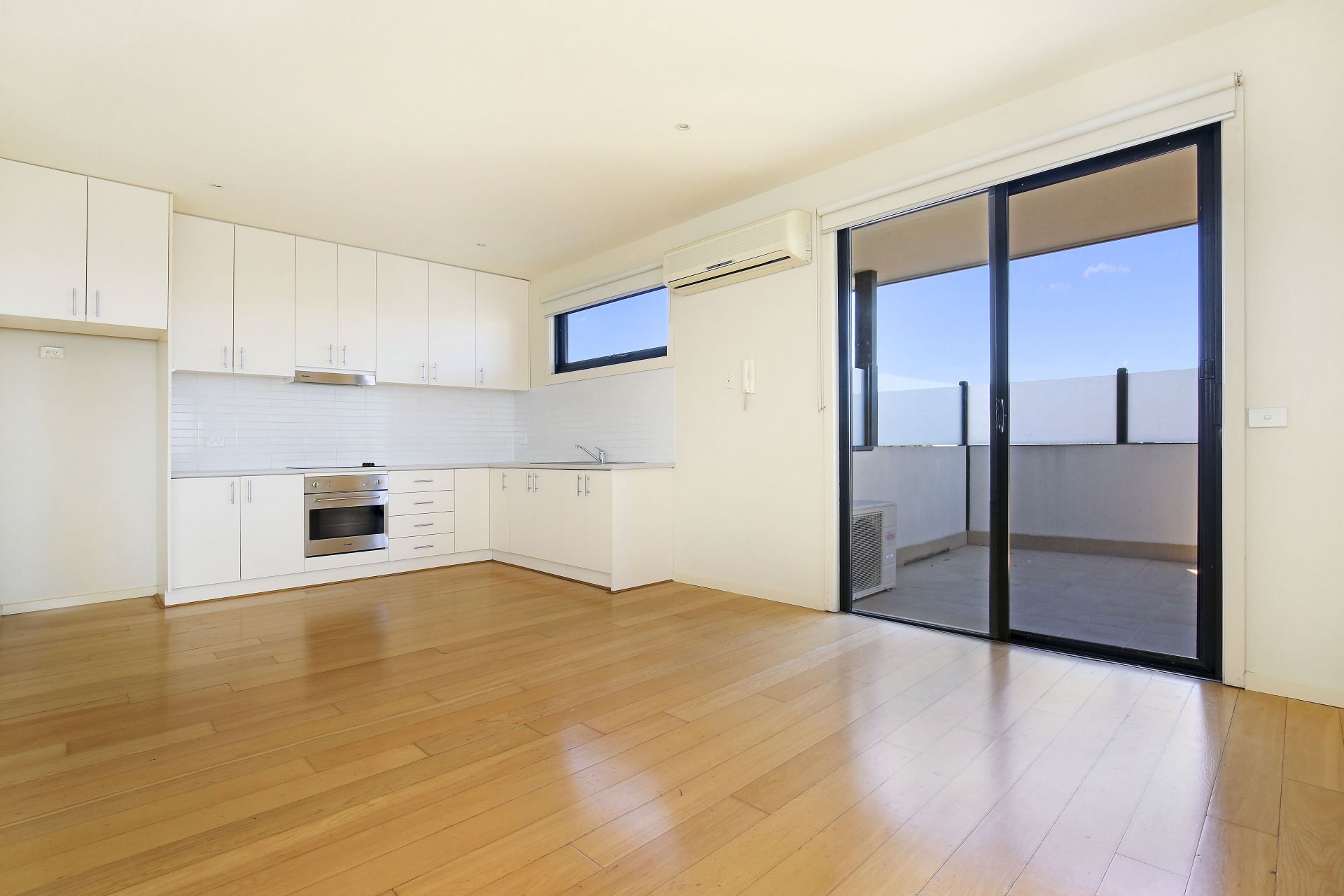 BEST PLACED APARTMENT IN RESERVOIR!