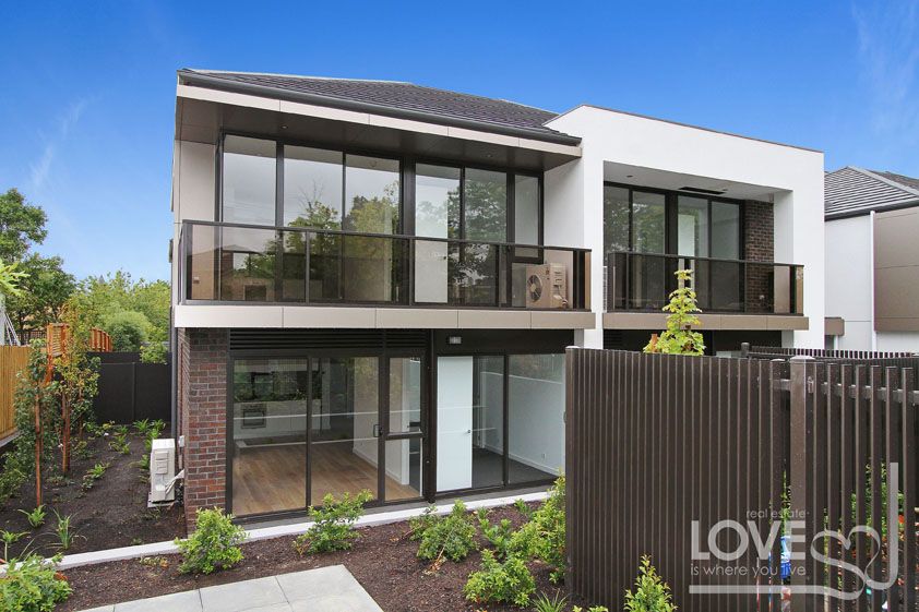 CONVENIENCE AND LIFESTYLE RIGHT OUTSIDE YOUR DOOR