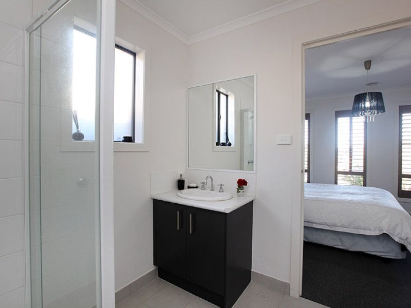 70 Tom Roberts Parade, Point Cook - Thumbnail 8
