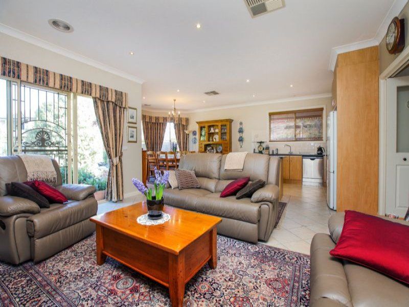 105 Chisholm Drive, Caroline Springs - Thumbnail 6