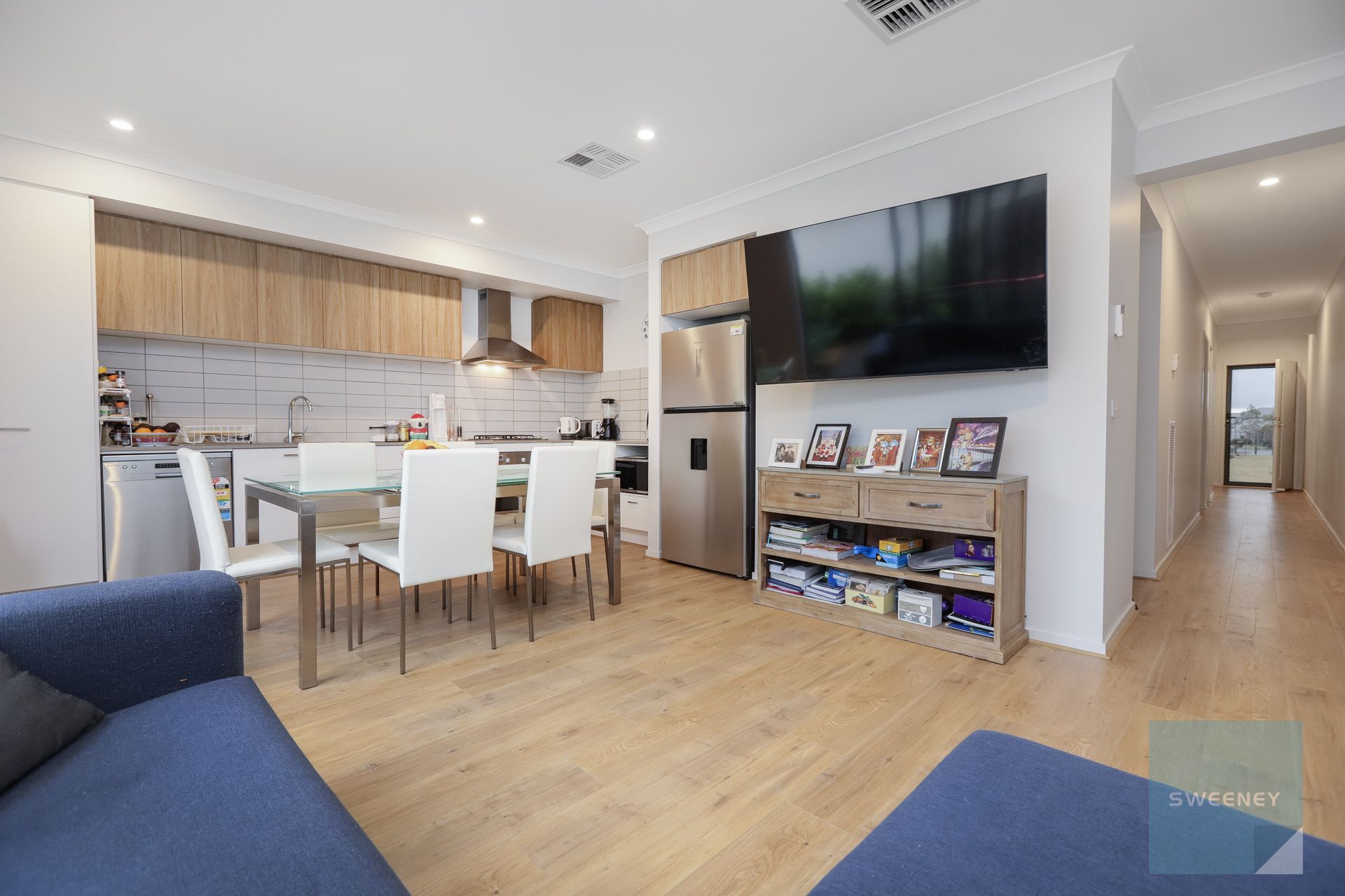 27 Rosebank Walk, Thornhill Park - Thumbnail 3