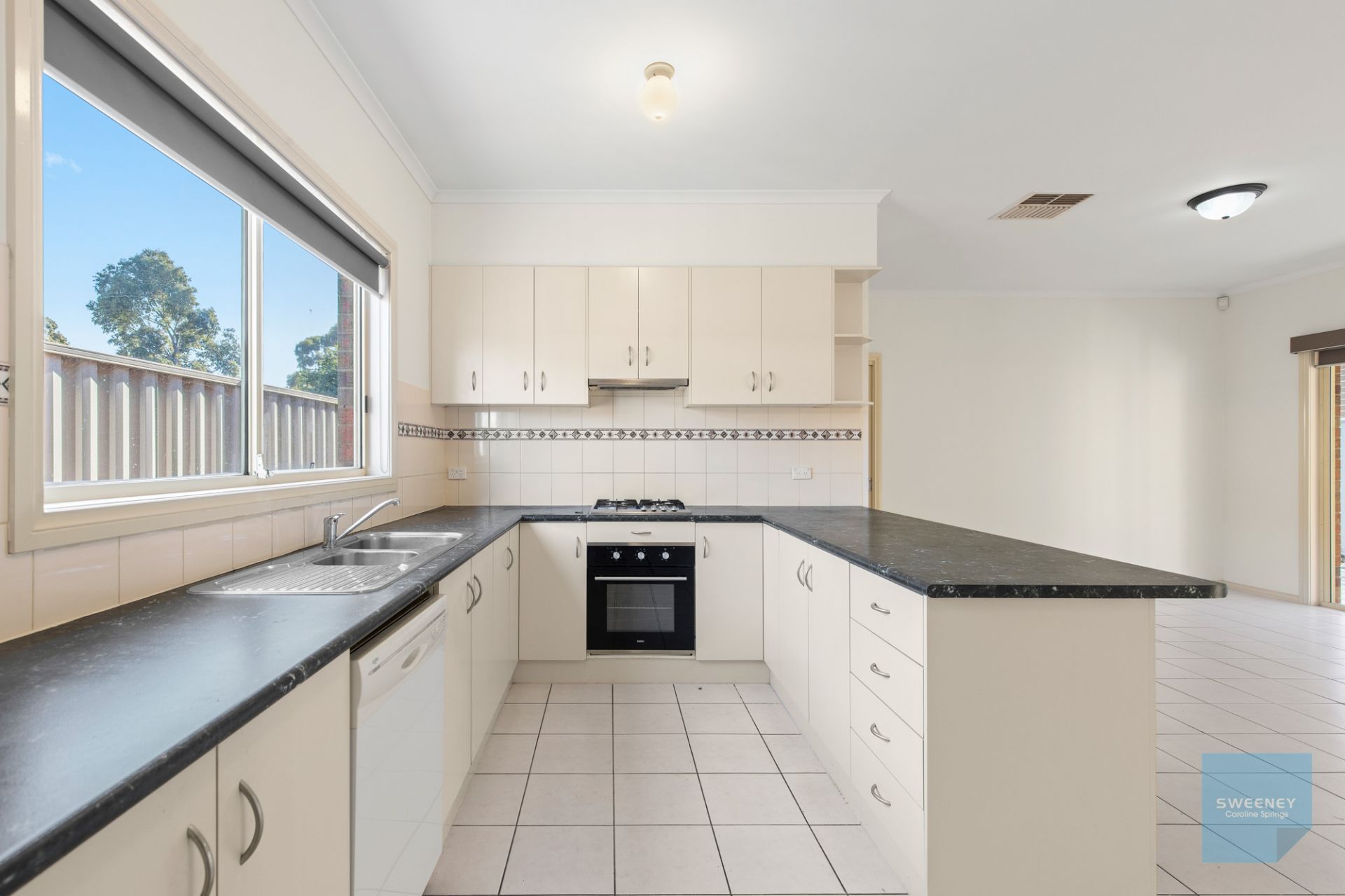1 Springfield Close, Caroline Springs - Thumbnail 3