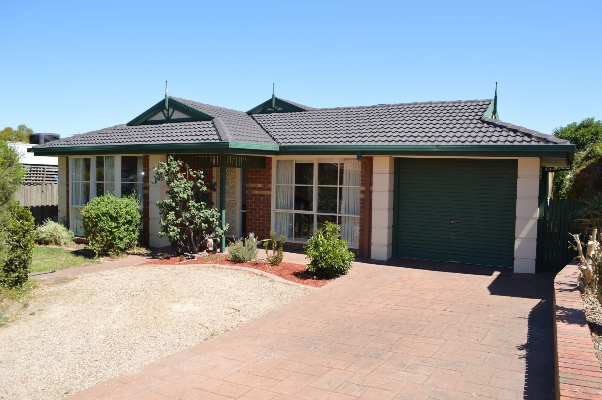 SUPERBLY LOCATED FOUR BEDROOM FAMILY HOME   *Insp Thu 22nd Mar @ 4:40pm & Sat 24th Mar @ 10:05am*