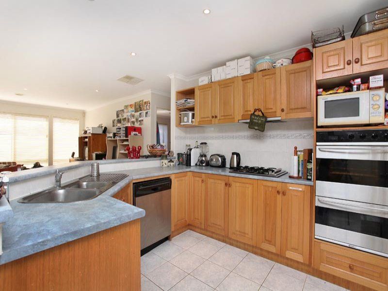 20 Blenheim Way, Caroline Springs - Thumbnail 3