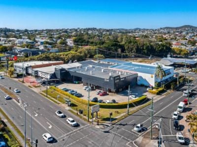 VERSATILE OFFICE/SHOWROOM/WAREHOUSE ON PROMINENT CORNER