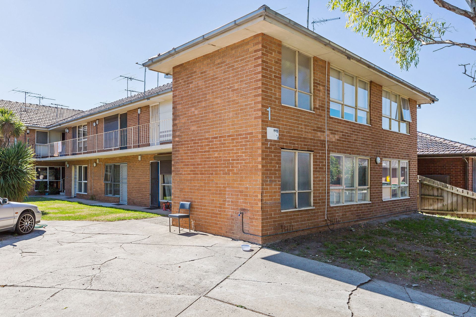 3/1 Hatfield Court, West Footscray - Thumbnail 3
