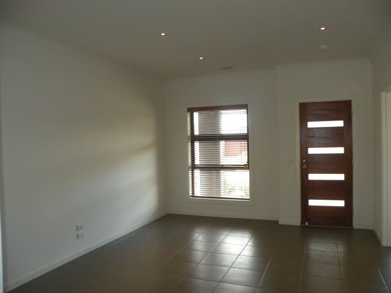 6 Nancarrow Drive DOREEN, Doreen - Thumbnail 4