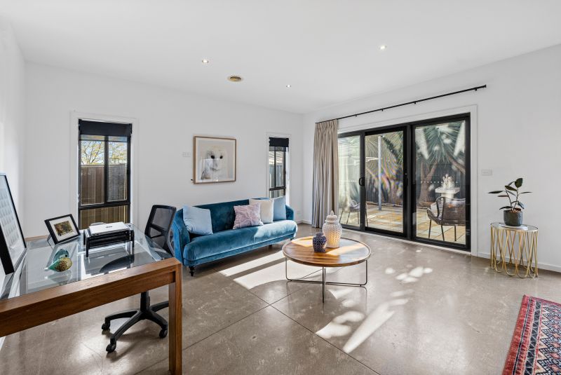 6 Streeton Avenue, Caroline Springs