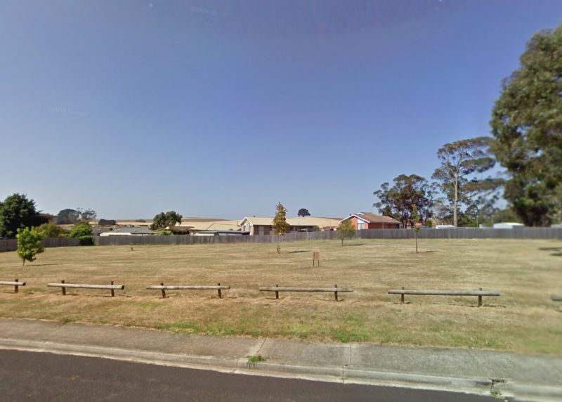 35 Loane Avenue, East Devonport, East Devonport - Thumbnail 2