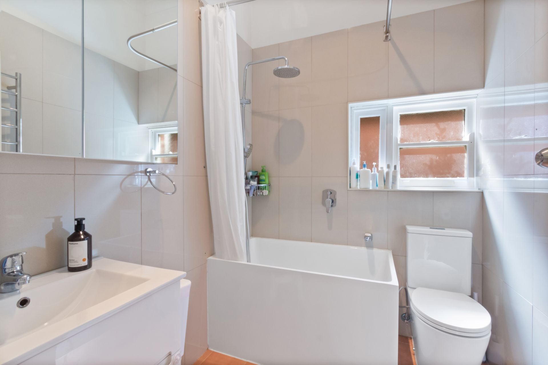 Charming 3-Bedroom Haven in Northcote Awaits You!