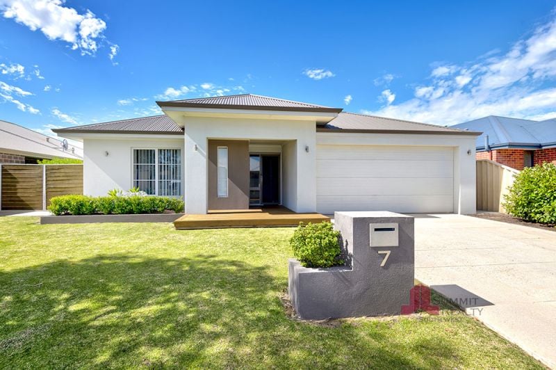 Real Estate For Sale 7 Broughton Way Millbridge , WA