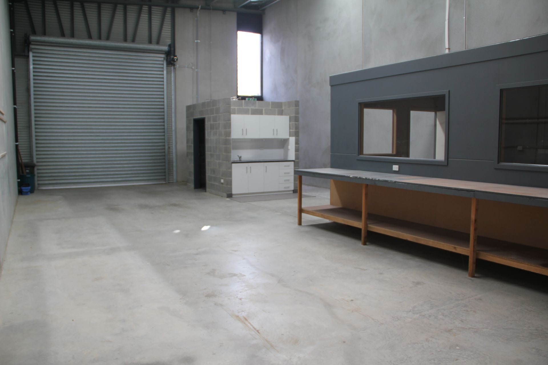NEAR NEW 130M2 WAREHOUSE WITH STREET FRONTAGE M & M BUSINESS PARK