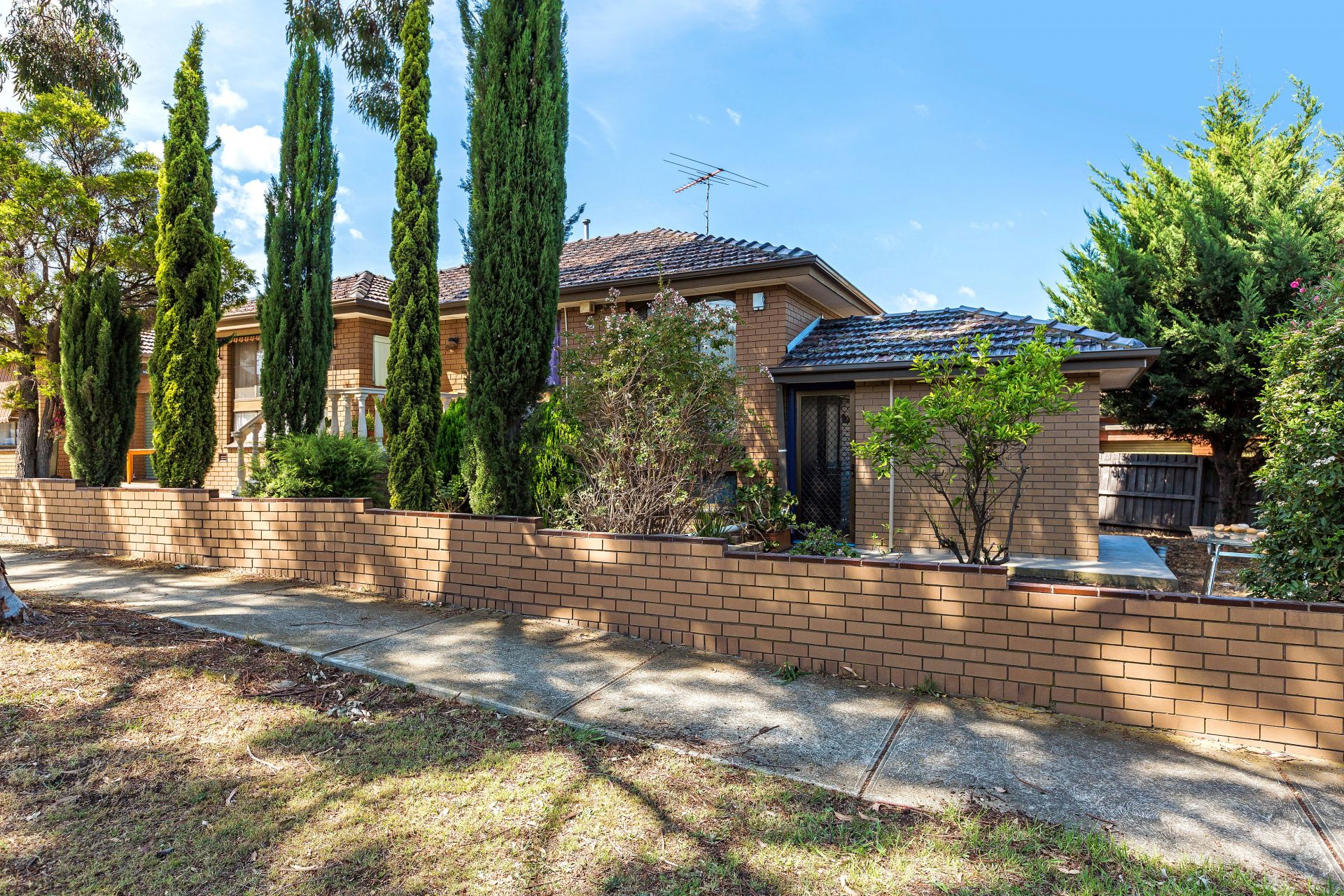 1/12 Hatfield Court, West Footscray - Thumbnail 2