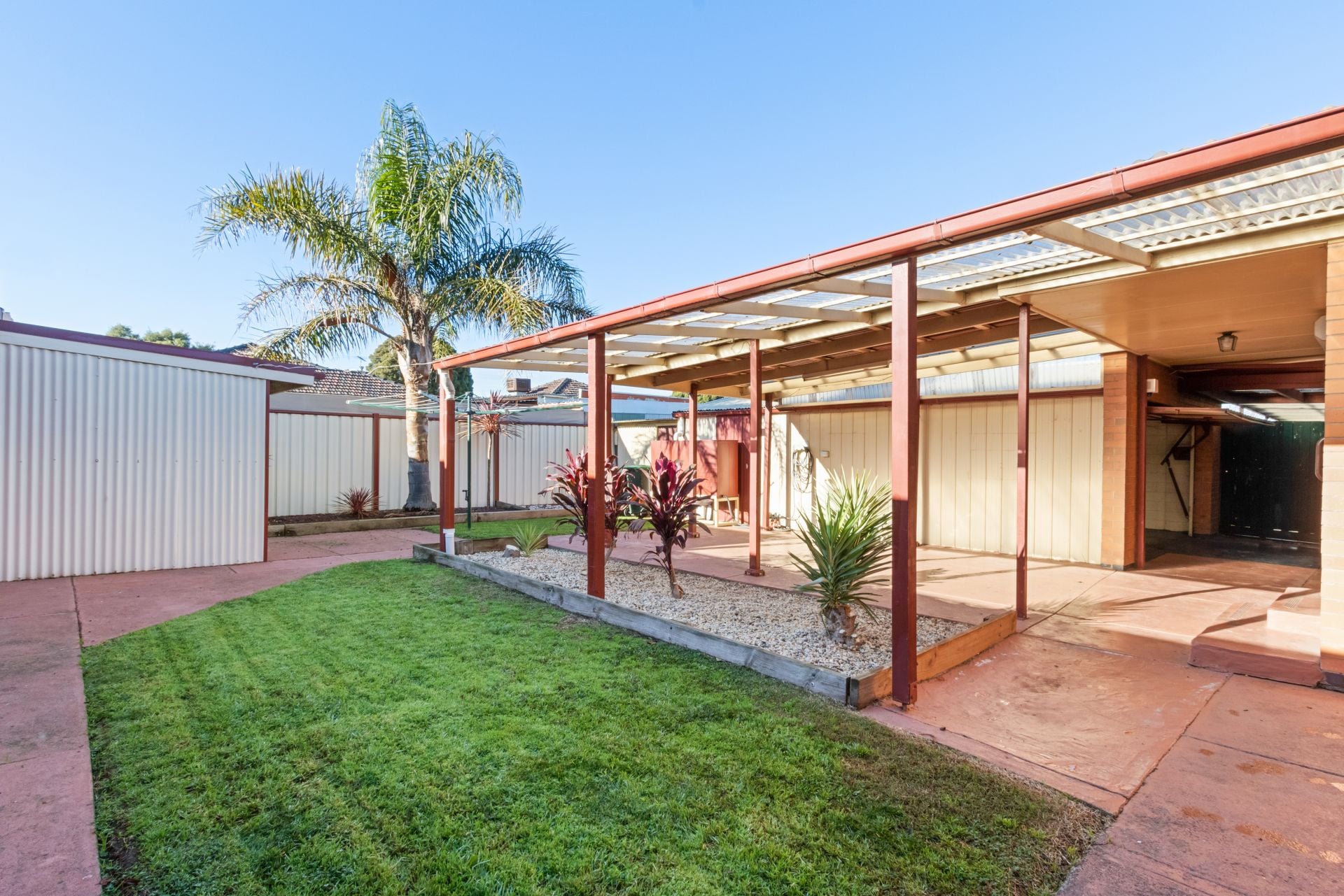 IDEAL FAMILY HOME